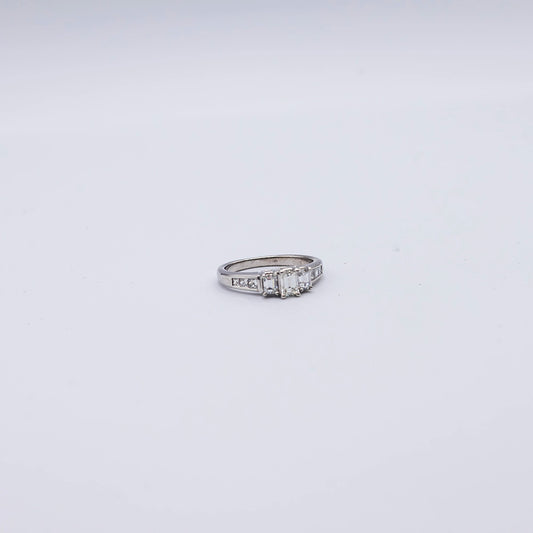 18k White Gold Radiant Diamond Trilogy Ring | Size M