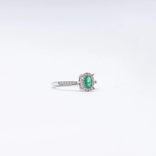 18k White Gold Oval Emerald Bead Set Ring | Size N