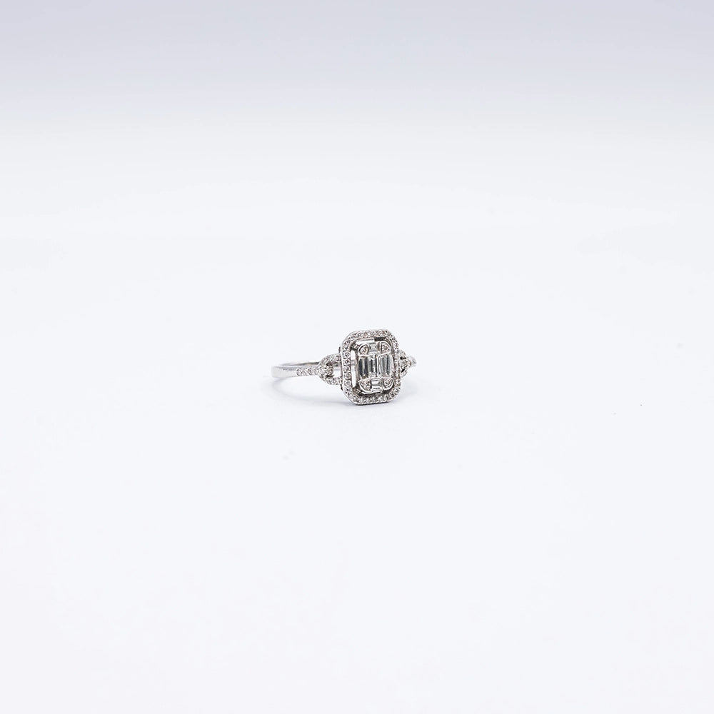 18k White Gold Baguette & Round Diamond Halo Ring | Size M