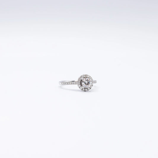 18k White Gold Round Diamond Halo Ring | Size M