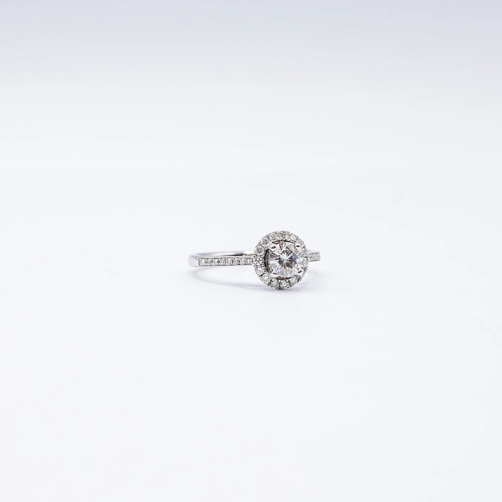 18k White Gold Round Diamond Halo Ring | Size M