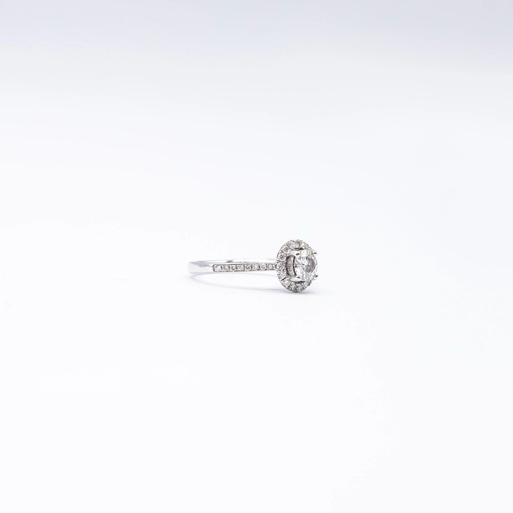18k White Gold Round Diamond Halo Ring | Size M