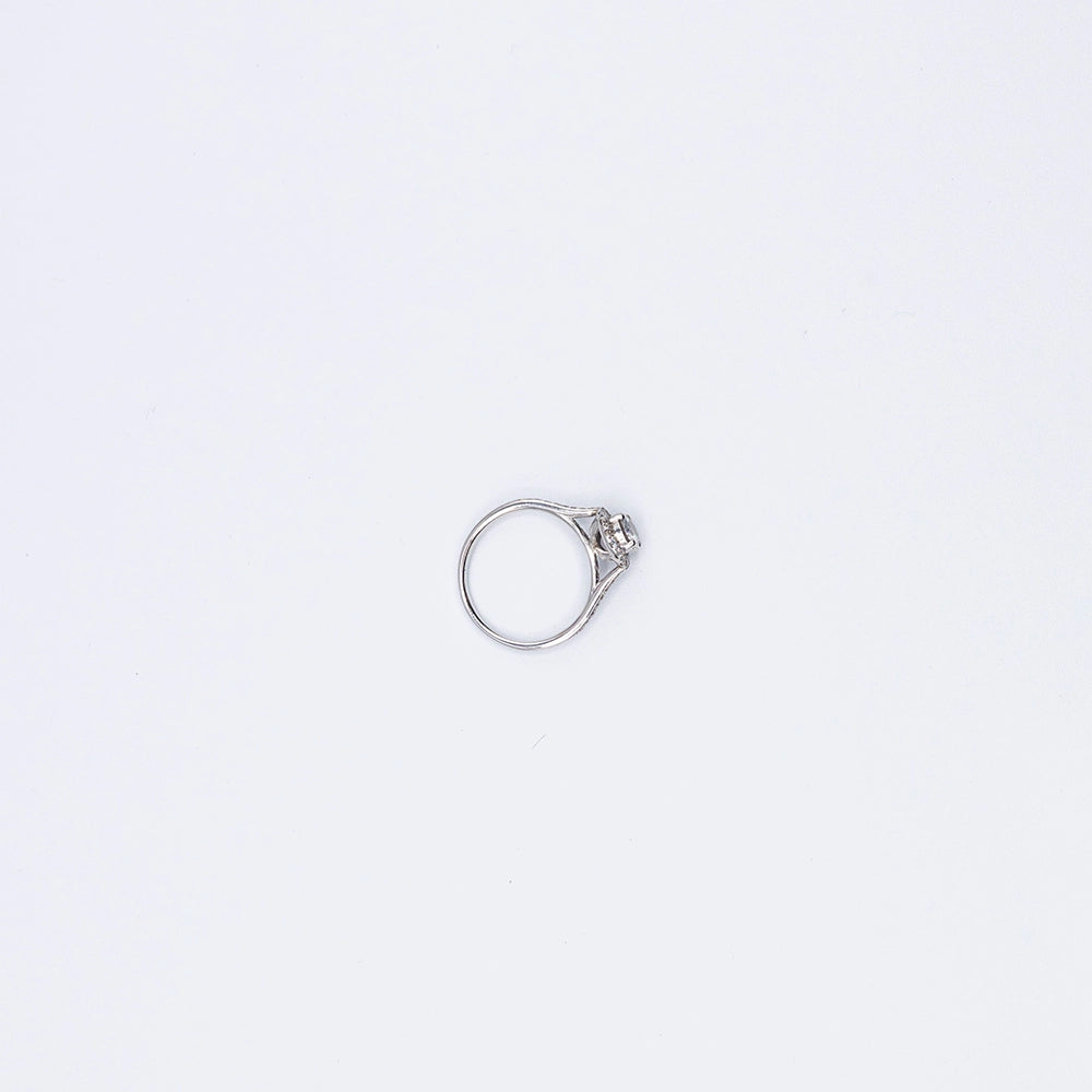 18k White Gold Round Diamond Halo Ring | Size M