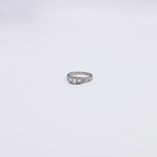18k White Gold Radiant Diamond Trilogy Ring | Size M