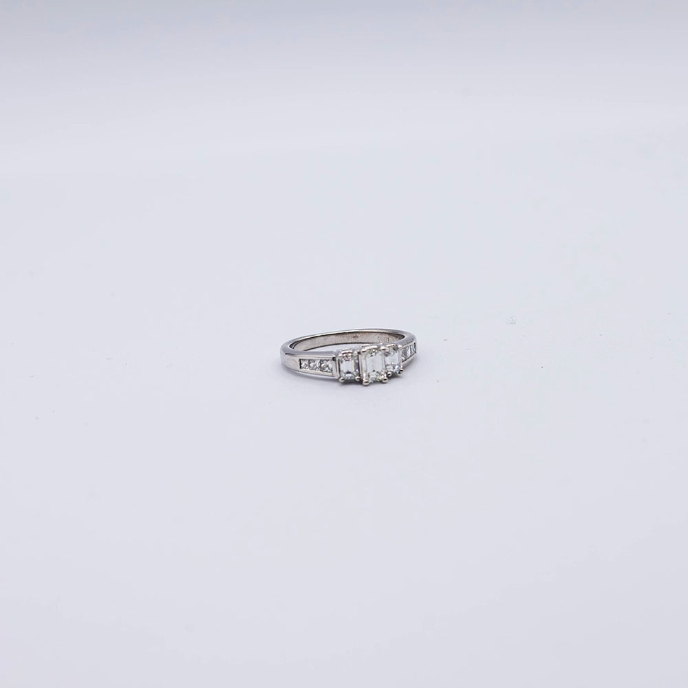 18k White Gold Radiant Diamond Trilogy Ring | Size M
