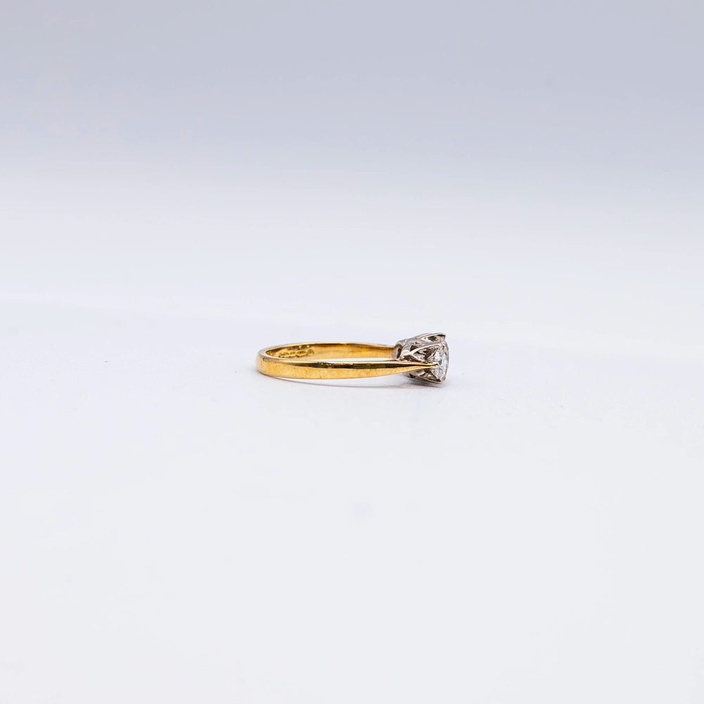 18k Yellow Gold Round Diamond Trilogy Ring | Size N