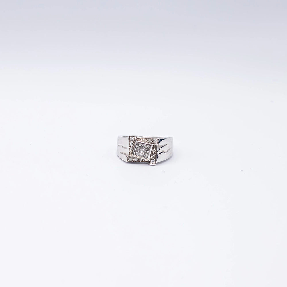 9k White Gold Round & Princess Diamond Pave Ring | Size U