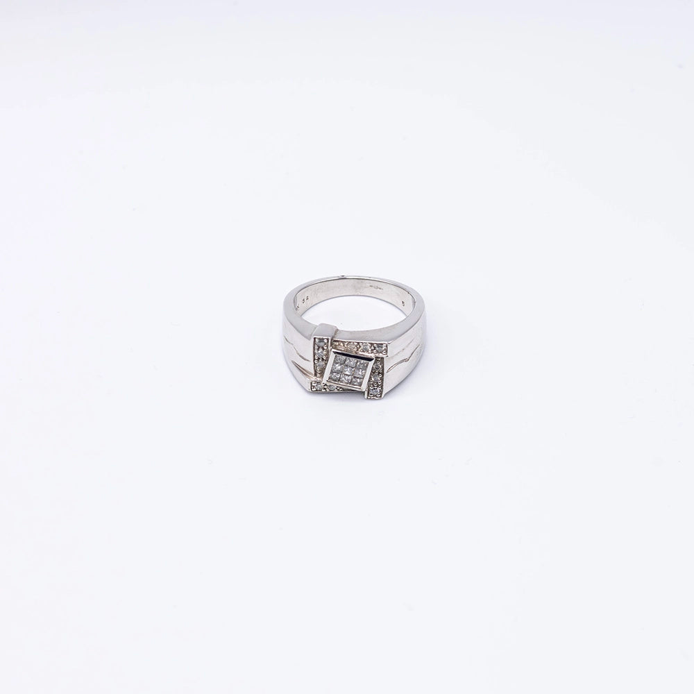 9k White Gold Round & Princess Diamond Pave Ring | Size U