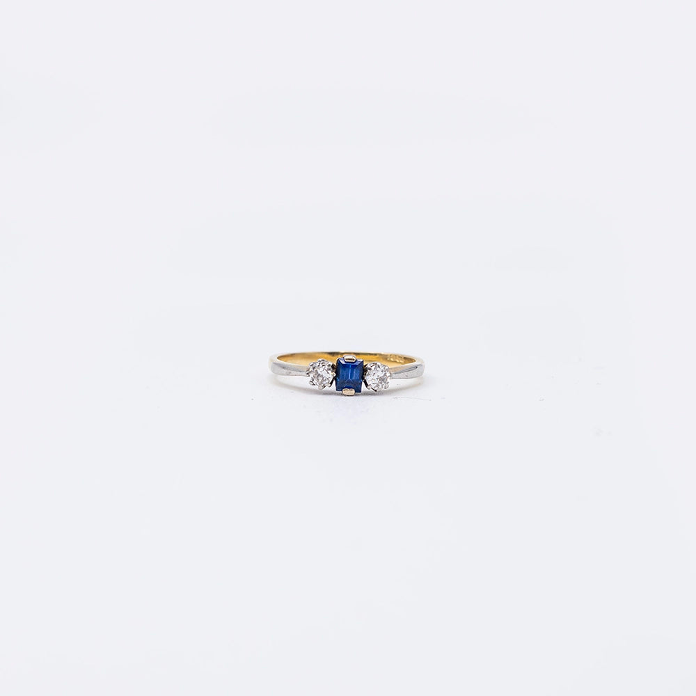 18k Yellow Gold Round & Radiant Diamond & Sapphire Trilogy Ring | Size P