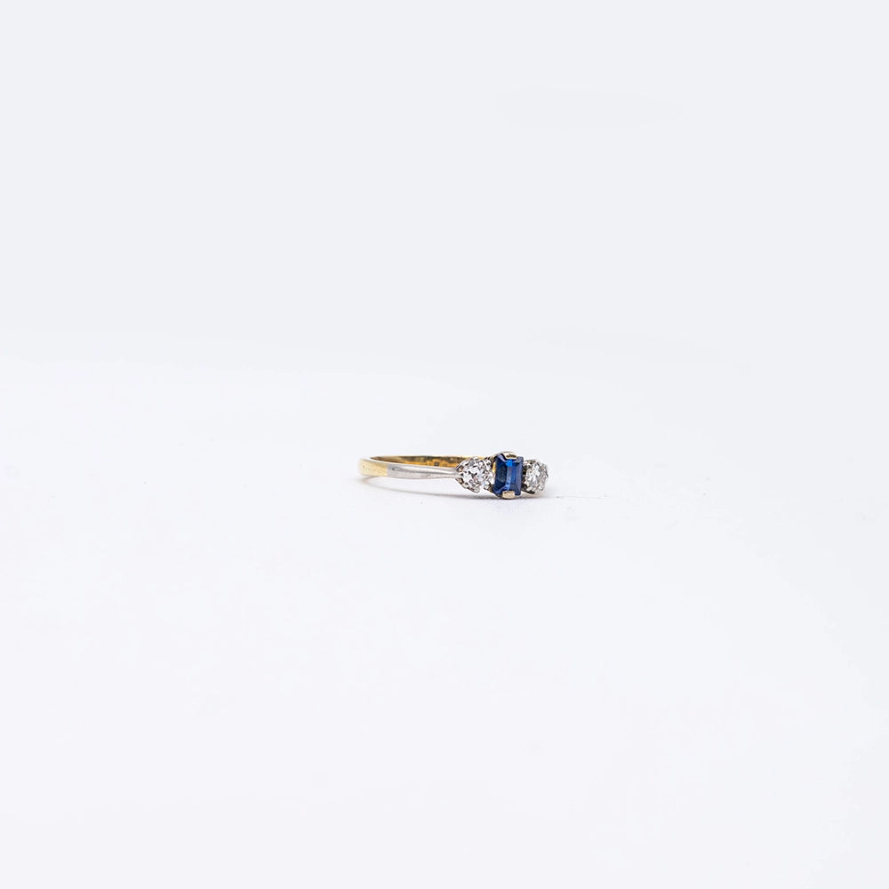 18k Yellow Gold Round & Radiant Diamond & Sapphire Trilogy Ring | Size P