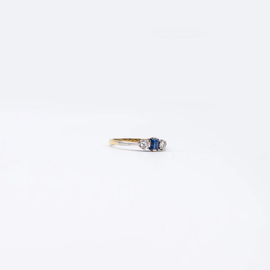 18k Yellow Gold Round & Radiant Diamond & Sapphire Trilogy Ring | Size P