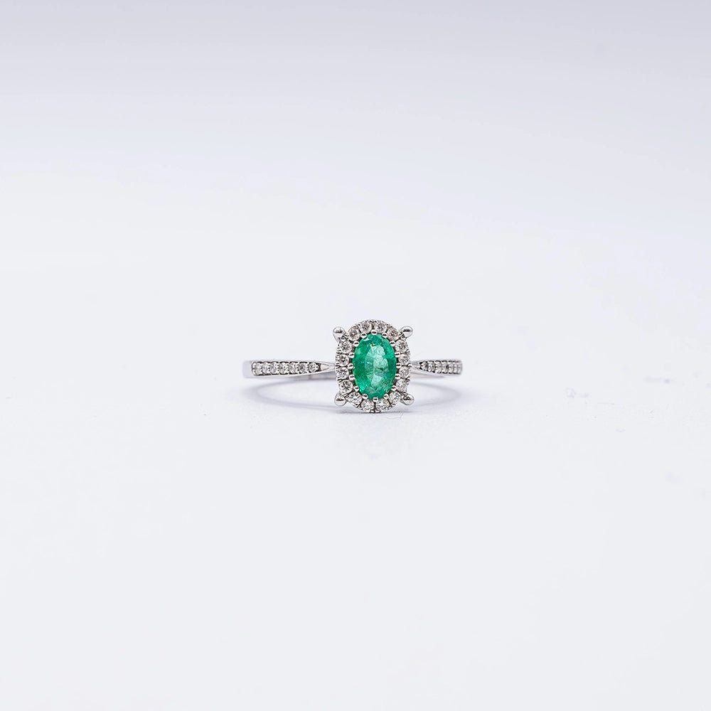 18k White Gold Oval Emerald Bead Set Ring | Size N