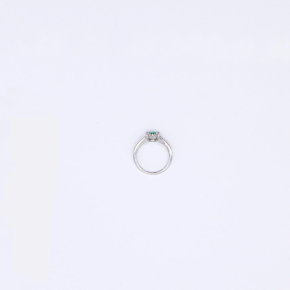 18k White Gold Oval Emerald Bead Set Ring | Size N