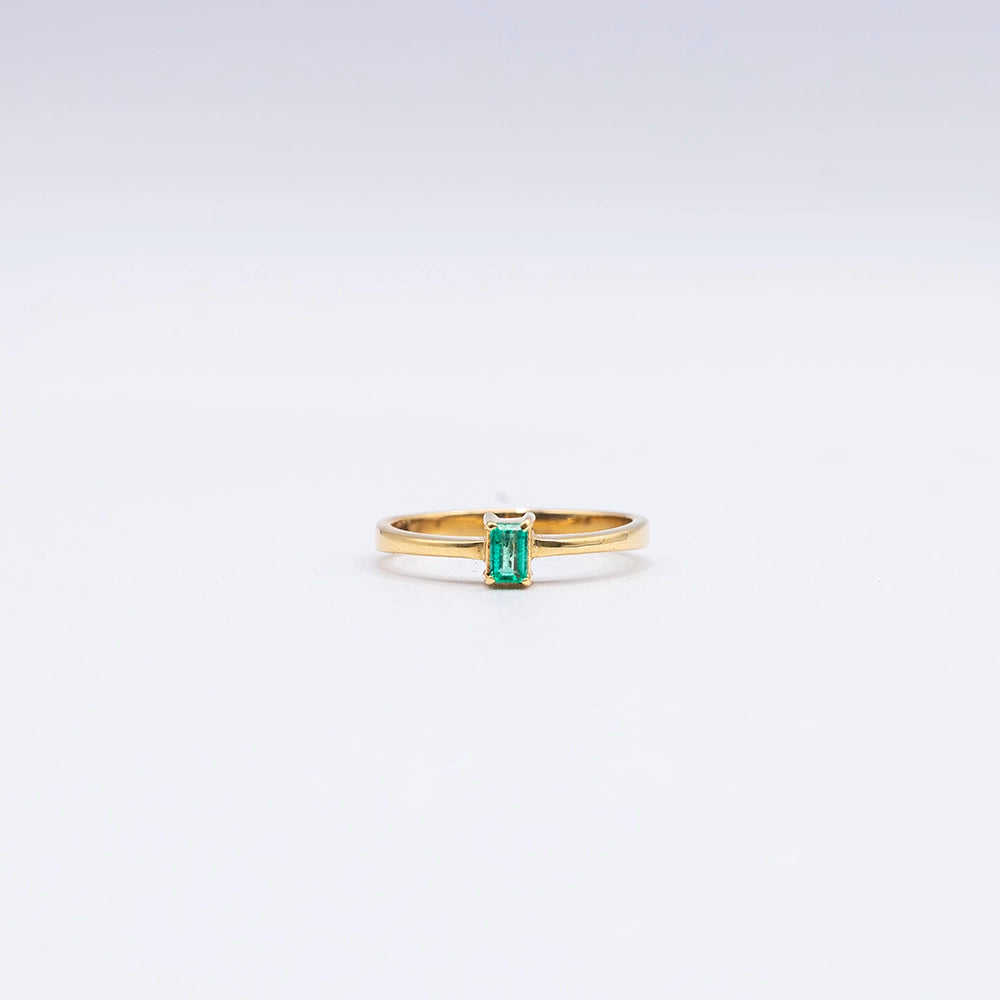 18k Yellow Gold Baguette Emerald 4 Claw Ring | Size M
