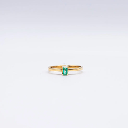 18k Yellow Gold Baguette Emerald 4 Claw Ring | Size M