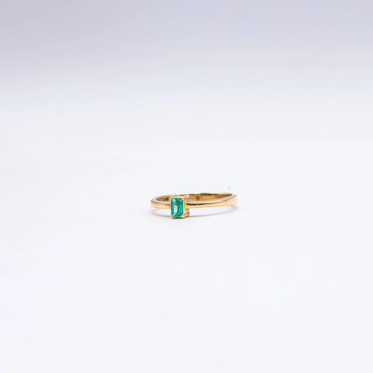 18k Yellow Gold Baguette Emerald 4 Claw Ring | Size M