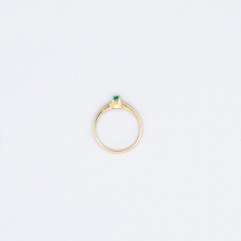 18k Yellow Gold Baguette Emerald 4 Claw Ring | Size M