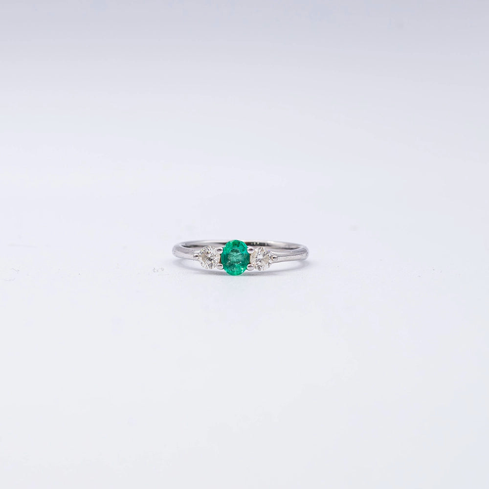 18k White Gold Round & Oval Diamond & Emerald Trilogy Ring | Size O