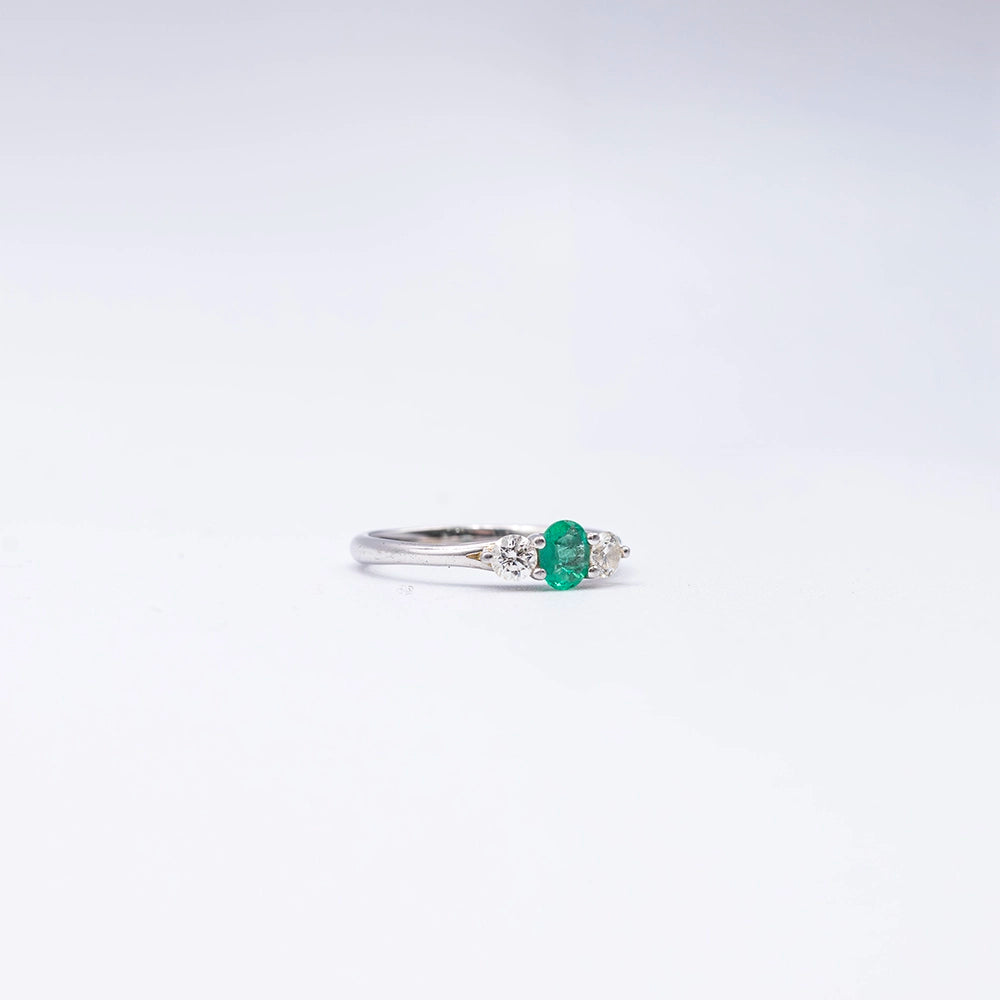 18k White Gold Round & Oval Diamond & Emerald Trilogy Ring | Size O