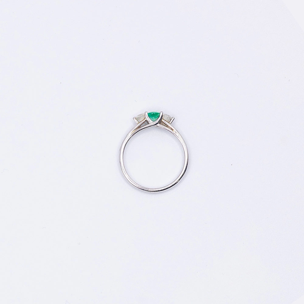 18k White Gold Round & Oval Diamond & Emerald Trilogy Ring | Size O